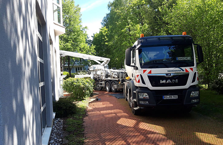 Betonage von der Feuerwehrzufahrt.
